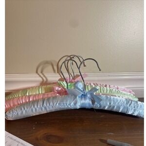Vintage Padded Satin Hangers Set of 4 Pastel Pink Blue Green Ribbon Bows